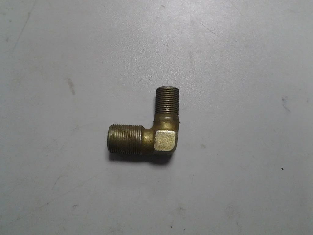 купить Угольник (М18*М22)